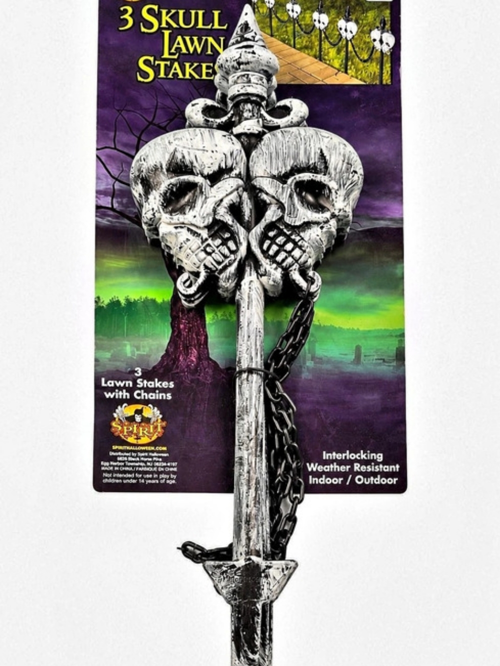 Spirit Halloween 3 Skull Lawn Stakes with Chains Halloween Lawn Decor NWT